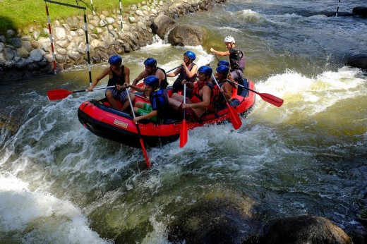 Lezione e discesa di rafting & soggiorno 1 notte
