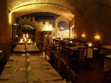 Tour guidato medievale e cena di 3 portate