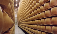 Tour gastronomico con pranzo tradizionale e biglietti salta fila per il Museo Ferrari di Maranello