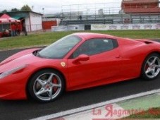 Giro da copilota su una Ferrari 458 & soggiorno 2 notti