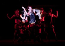 Addio al celibato a Milano: cena & spettacolo burlesque unico