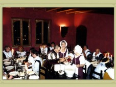 Tour guidato medievale e cena di 3 portate