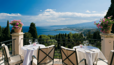 Soggiorno camera matrimoniale con vista mare - Marche