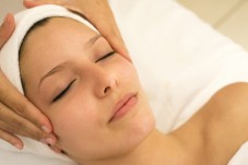 Massaggio rilassante viso o idromassaggio & soggiorno 1 notte