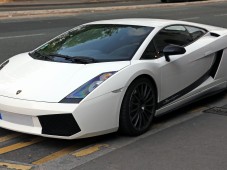 Giro da copilota su una Lamborghini Gallardo & soggiorno 1 notte