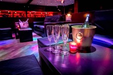 Serata Club Milano con Bottiglie per Addio al Nubilato