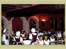 Tour guidato medievale e cena di 3 portate