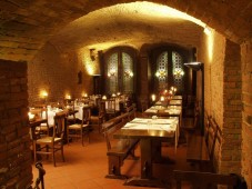 Tour guidato medievale e cena di 3 portate