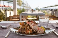 Soggiorno sul Mare & Cena di Pesce – 1 Notte per 2 Persone