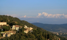 Tour of the Florentine Hills to Discover Oil Production and Lunch